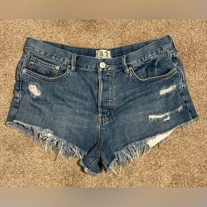 WE THE FREE PEOPLE Thirty-One Blue Distressed Jean Shorts
